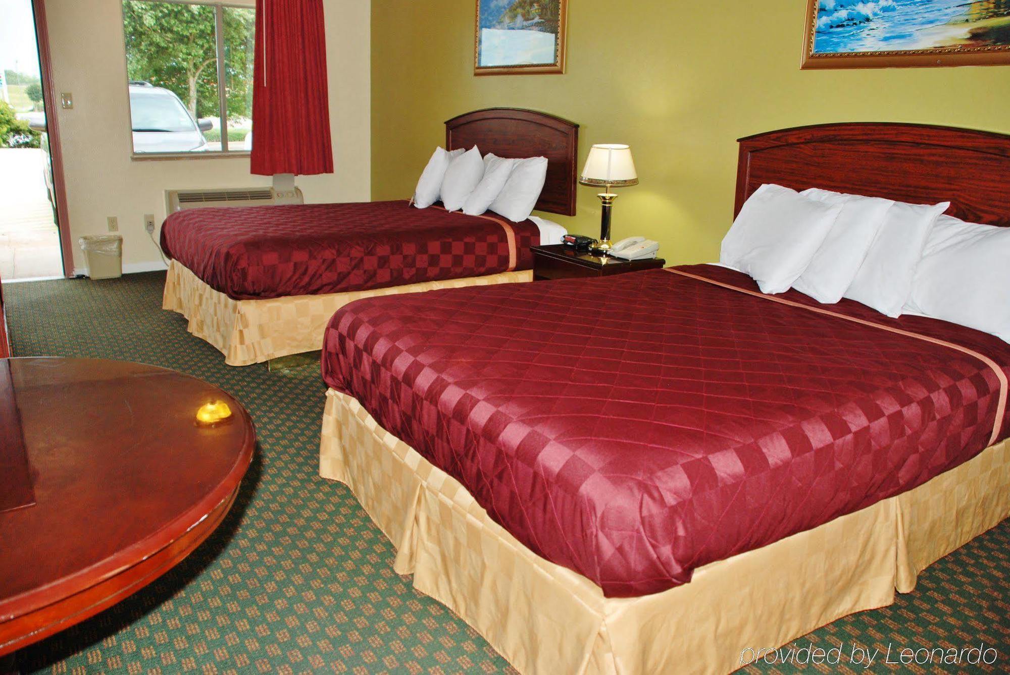 Americas Best Value Inn & Suites Hempstead Exterior photo