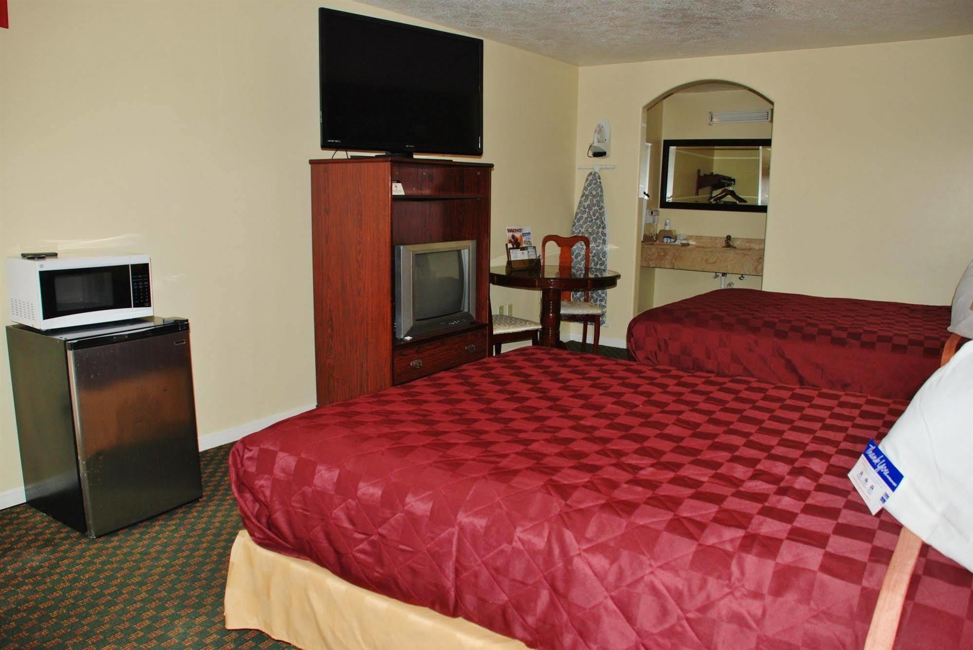 Americas Best Value Inn & Suites Hempstead Exterior photo